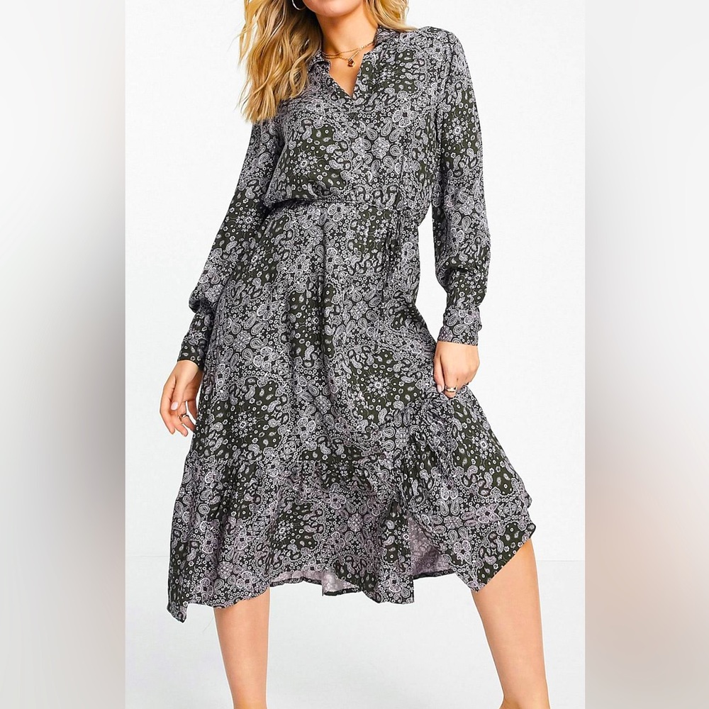 Midi dress in floral and paisley print